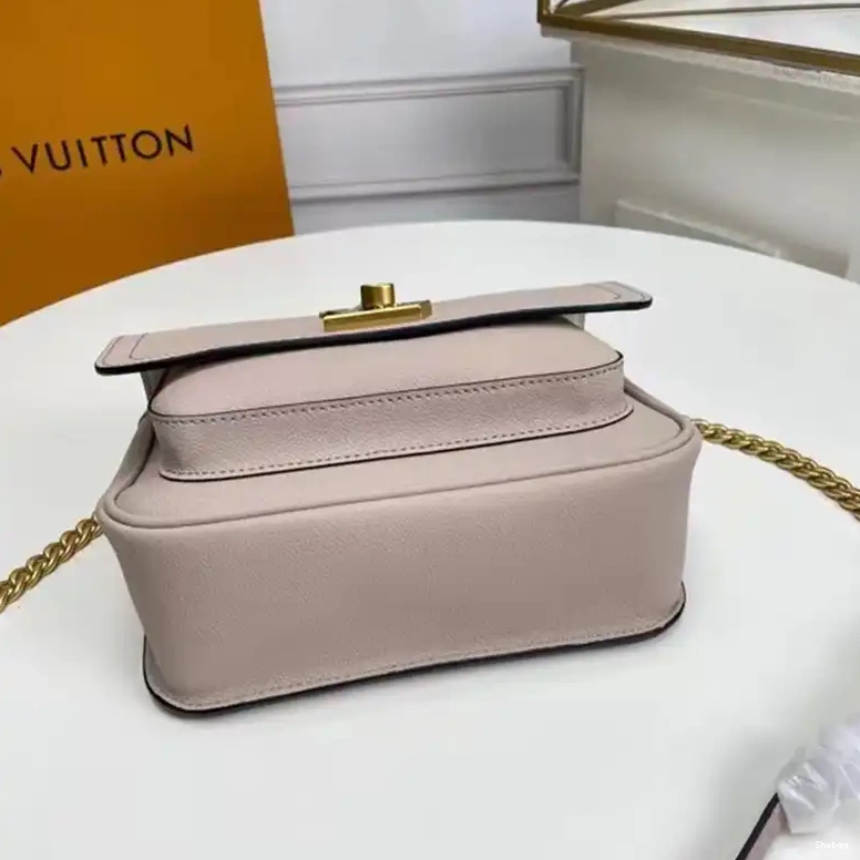 2302HT0046 Bag LV 0717
